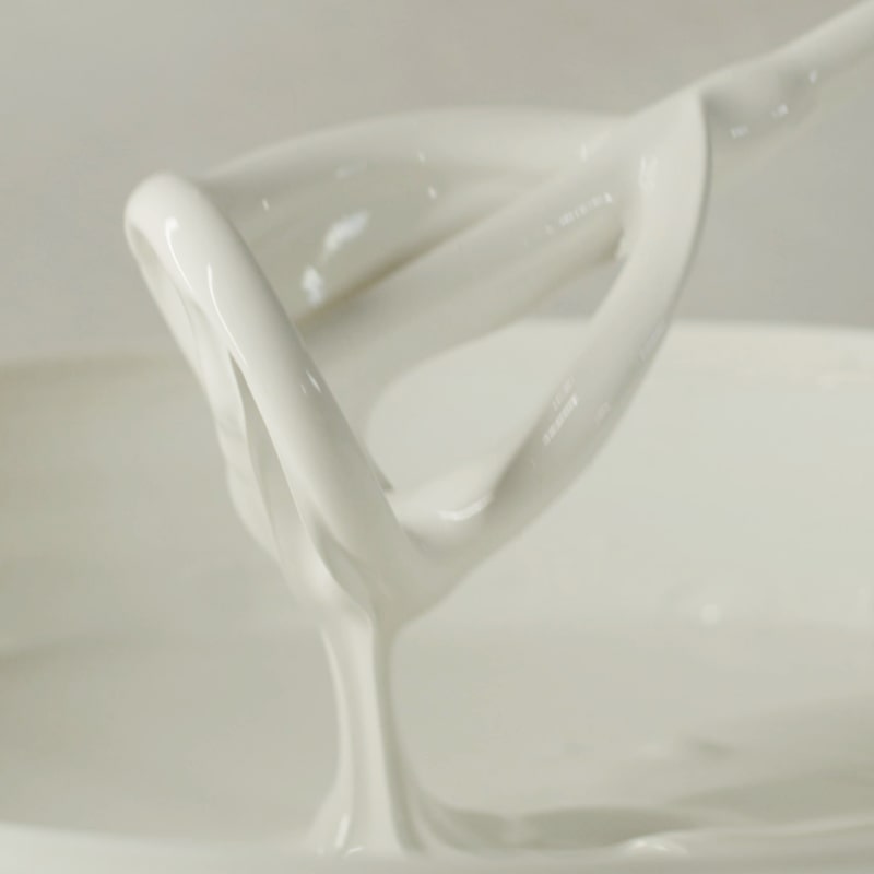 Cremige Kalkfarbe von AlpenKalk an Quirl